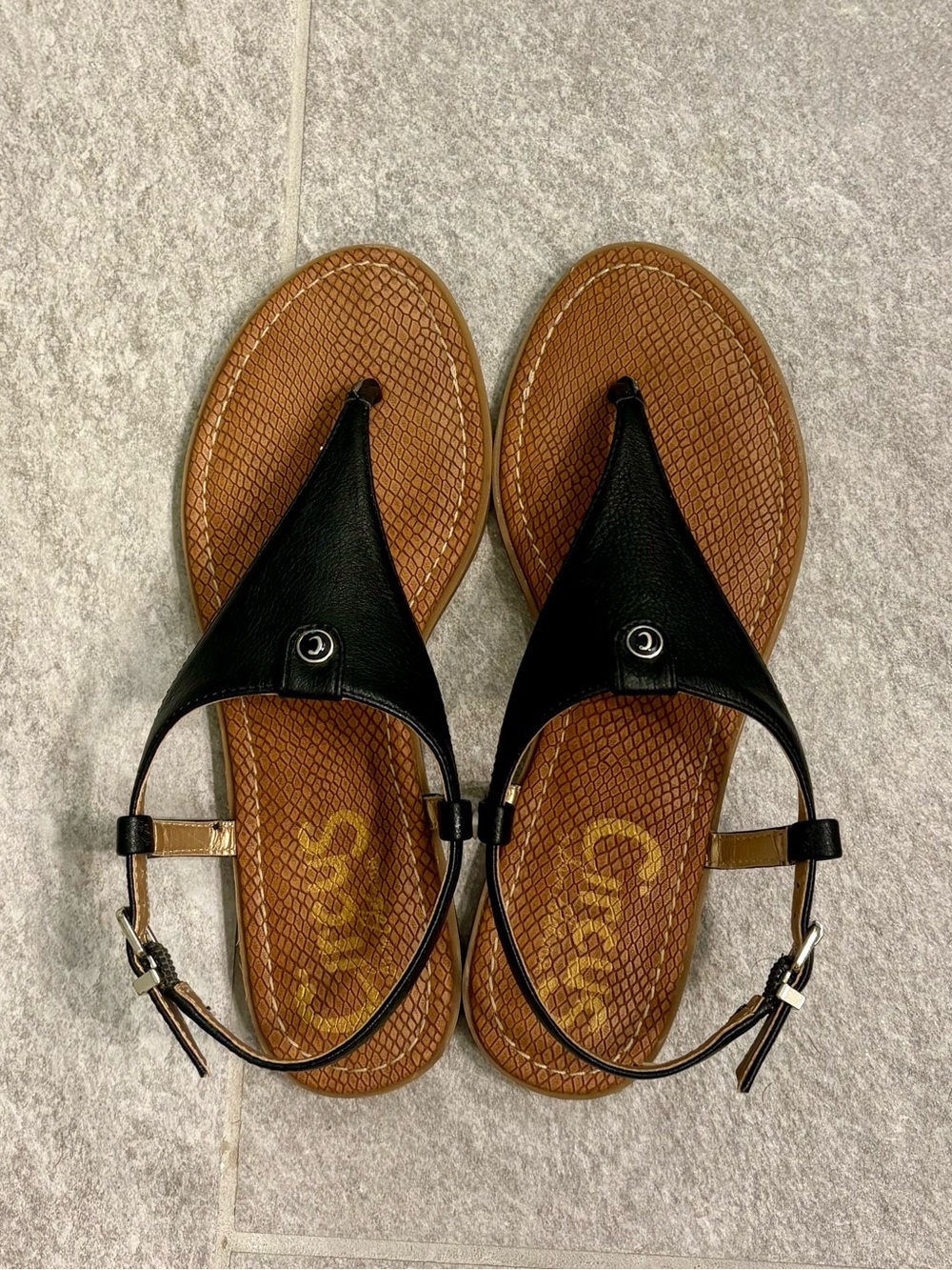 Black thong sandals